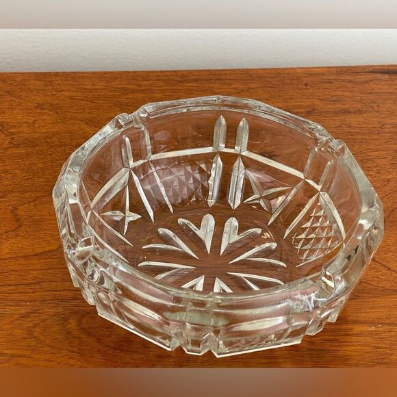 Vintage round glass cigarettes ashtray || Vintage Crystal cut style ashtray - Picture 12 of 13